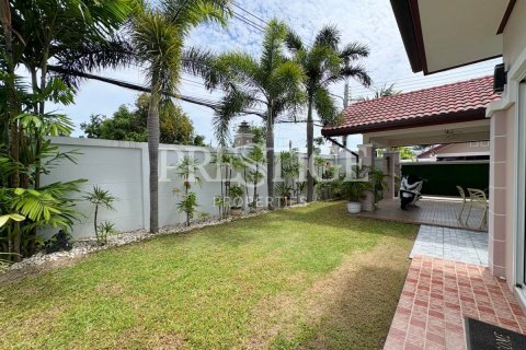 Casa de 3 dormitorios en Pattaya, Tailandia № 210212 - foto 27