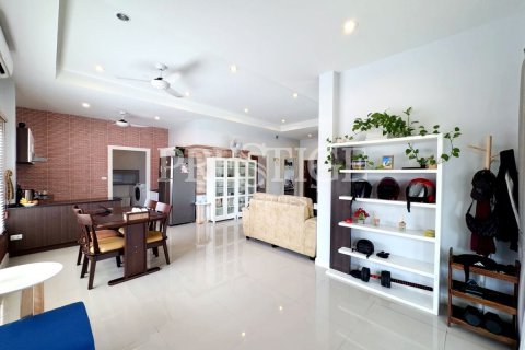 Casa de 3 dormitorios en Pattaya, Tailandia № 210212 - foto 5