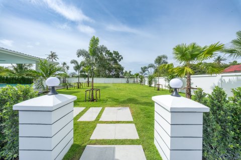 Villa in Pattaya, Thailand 5 bedrooms № 233170 - photo 4