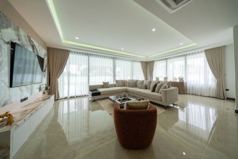 Villa in Pattaya, Thailand 5 bedrooms № 233170 - photo 13