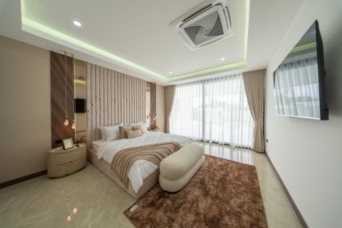 Villa in Pattaya, Thailand 5 bedrooms № 233170 - photo 22