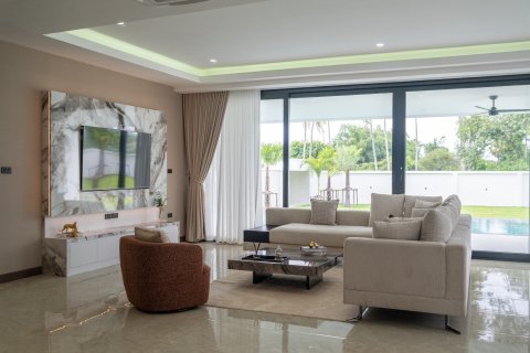 Villa in Pattaya, Thailand 5 bedrooms № 233170 - photo 14