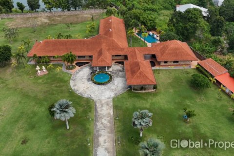 Maison à Pattaya, Thaïlande 5 chambres № 202078