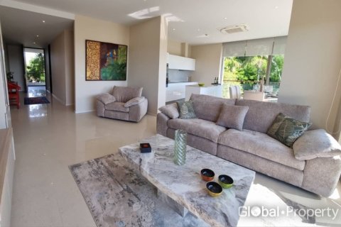 Condo in Pattaya, Thailand, 2 bedrooms № 202075 - photo 8
