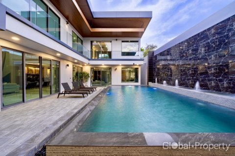 Maison à Pattaya, Thaïlande 6 chambres № 202077