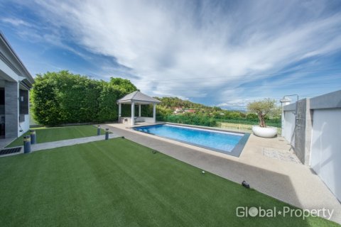 House in Pattaya, Thailand 4 bedrooms № 202076 - photo 14