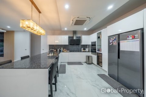 House in Pattaya, Thailand 4 bedrooms № 202076 - photo 29