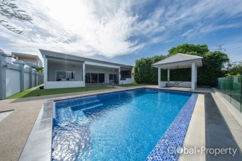 House in Pattaya, Thailand 4 bedrooms № 202076 - photo 21