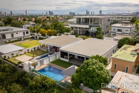 House in Pattaya, Thailand 4 bedrooms № 202076 - photo 4
