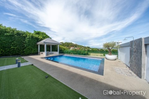 House in Pattaya, Thailand 4 bedrooms № 202076 - photo 15