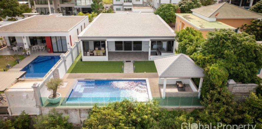 House in Pattaya, Thailand 4 bedrooms № 202076