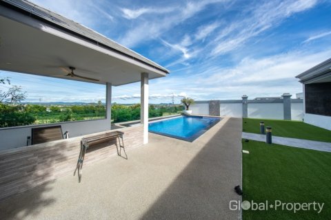 House in Pattaya, Thailand 4 bedrooms № 202076 - photo 17
