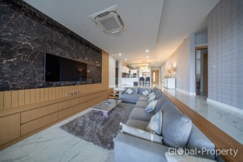House in Pattaya, Thailand 4 bedrooms № 202076 - photo 24