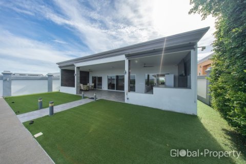 House in Pattaya, Thailand 4 bedrooms № 202076 - photo 13