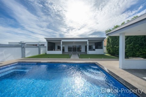 House in Pattaya, Thailand 4 bedrooms № 202076 - photo 22
