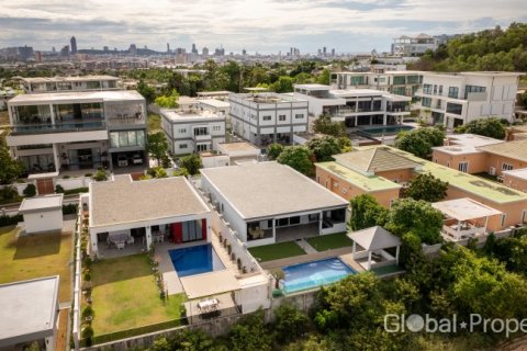 House in Pattaya, Thailand 4 bedrooms № 202076 - photo 2