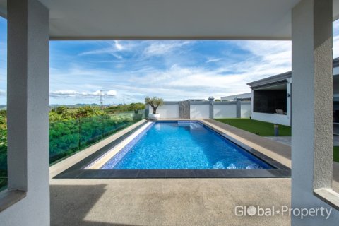 House in Pattaya, Thailand 4 bedrooms № 202076 - photo 18