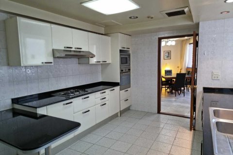 Condo in Khlong Toei, Bangkok, Thailand, 3 bedrooms  № 158425 - photo 14