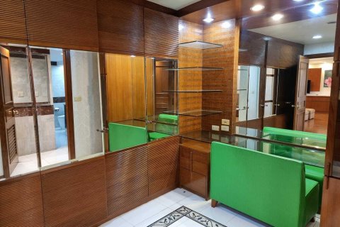 Condo in Khlong Toei, Bangkok, Thailand, 3 bedrooms  № 158425 - photo 18