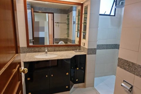 Condo in Khlong Toei, Bangkok, Thailand, 3 bedrooms  № 158425 - photo 12