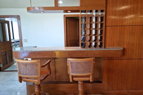 Condo in Khlong Toei, Bangkok, Thailand, 3 bedrooms  № 158425 - photo 16