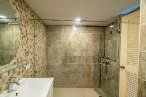 Studio dans le Condo à Watthana, Bangkok, Thaïlande  № 170705 - photo 5