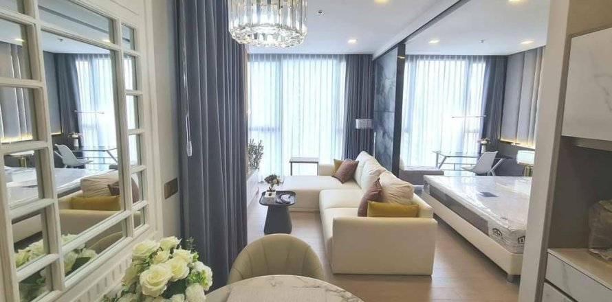 Studio dans le Condo à Huai Khwang, Bangkok, Thaïlande  № 173738