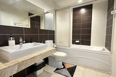 Condo à Watthana, Bangkok, Thaïlande, 2 chambres № 200995 - photo 10