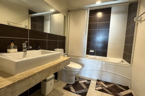 Condo à Watthana, Bangkok, Thaïlande, 2 chambres № 200995 - photo 17