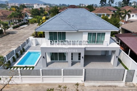 House in Pattaya, Thailand 4 bedrooms № 197737