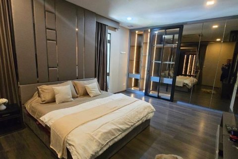 House in Bang Kaeo, Thailand 5 bedrooms № 160471 - photo 4