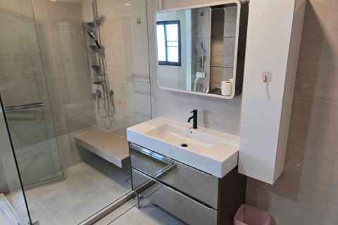 House in Bang Kaeo, Thailand 5 bedrooms № 160471 - photo 5