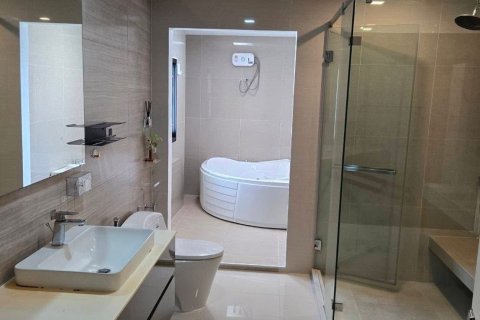 House in Bang Kaeo, Thailand 5 bedrooms № 160471 - photo 7