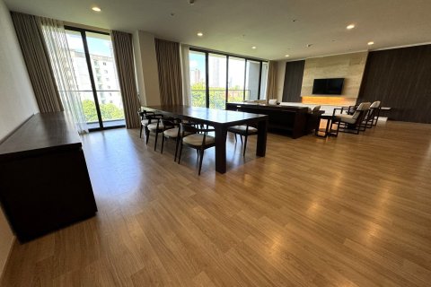 Condo in Watthana, Bangkok, Thailand, 3 bedrooms  № 160470 - photo 30