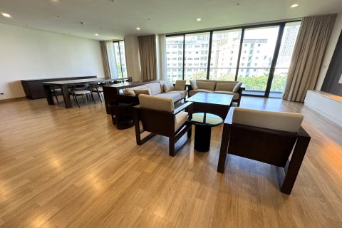 Condo in Watthana, Bangkok, Thailand, 3 bedrooms  № 160470 - photo 28