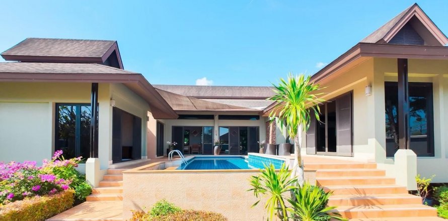 Villa in Phuket, Thailand 3 bedrooms № 140552