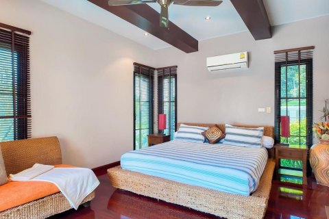 Villa in Phuket, Thailand 3 bedrooms № 140552 - photo 20