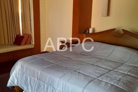 Casa de 4 dormitorios en Pattaya, Tailandia № 211336 - foto 3