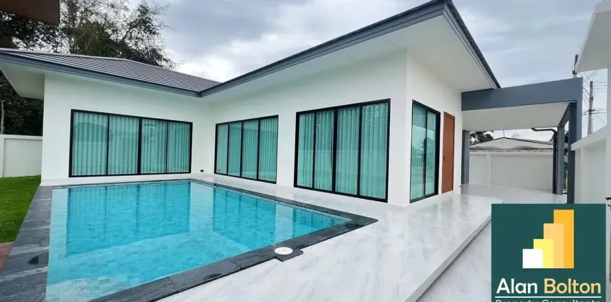 Casa de 3 dormitorios en Pattaya, Tailandia № 211331