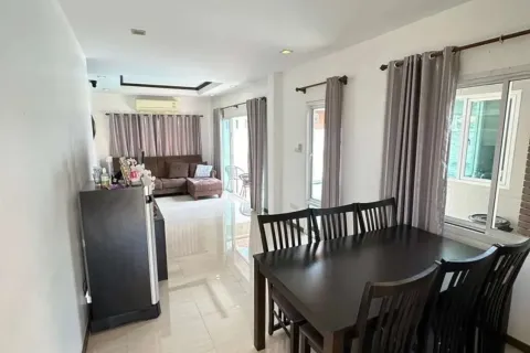 Casa de 3 dormitorios en Pattaya, Tailandia № 211335 - foto 2