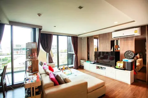 Condo in Phra Khanong, Bangkok, Thailand, 3 bedrooms № 160838 - photo 3