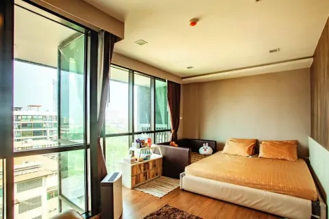 Condo in Phra Khanong, Bangkok, Thailand, 3 bedrooms № 160838 - photo 4