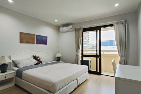 Condo in Watthana, Bangkok, Thailand, 2 bedrooms  № 160834 - photo 10