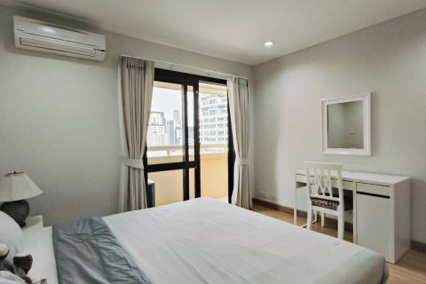 Condo in Watthana, Bangkok, Thailand, 2 bedrooms  № 160834 - photo 8