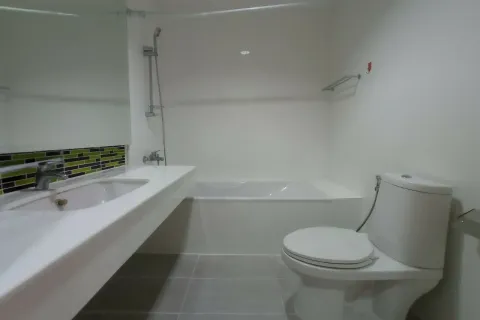 Condo à Watthana, Bangkok, Thaïlande, 2 chambres  № 160836 - photo 9