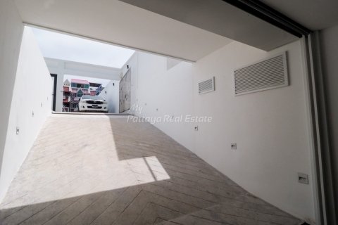 House in Bang Lamung, Thailand 4 bedrooms № 113527 - photo 2