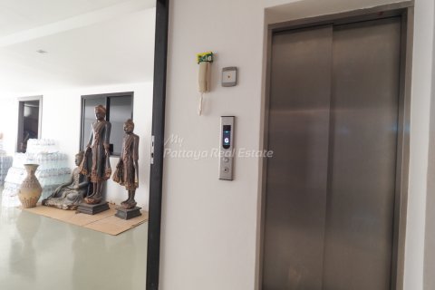 House in Bang Lamung, Thailand 4 bedrooms № 113527 - photo 4