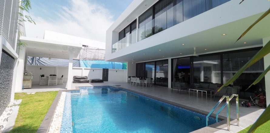 House in Bang Lamung, Thailand 4 bedrooms № 113527