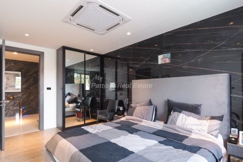 House in Bang Lamung, Thailand 4 bedrooms № 113527 - photo 7