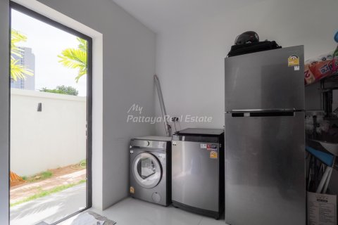 House in Bang Lamung, Thailand 4 bedrooms № 113527 - photo 23